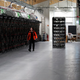 El interior de la central minera Genesis Mining, en Keflavík, Islandia. (Foto: AP Images)
